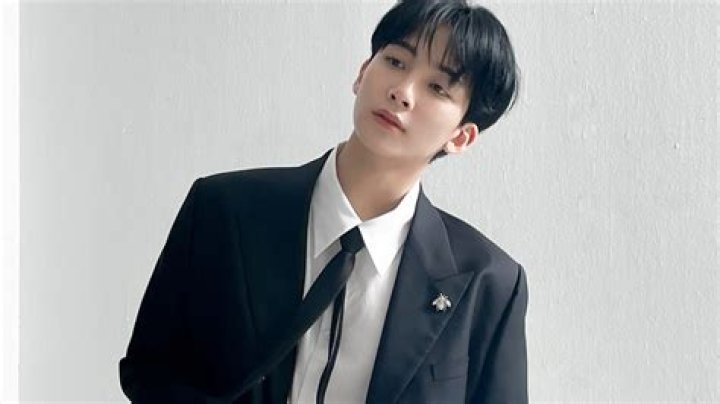 
5 times Jeonghan was pure evil in Going Seventeen 