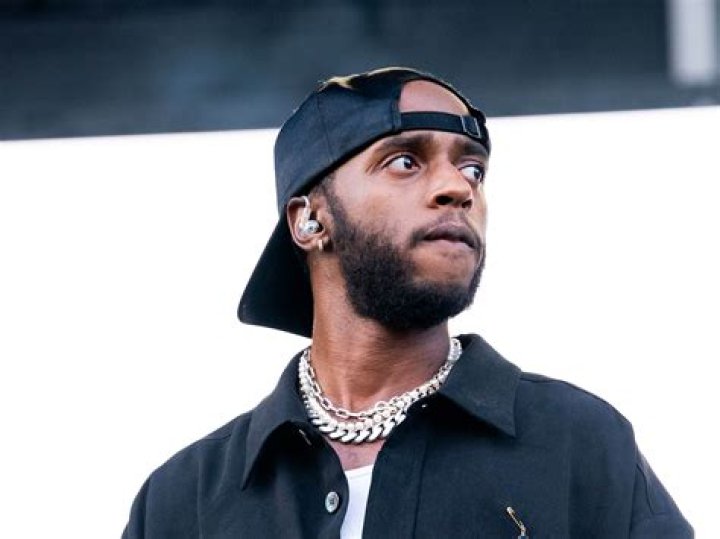 6lack (Ricardo Valdez Valentine) Biography – Facts, Childhood, Family Life, Achievements