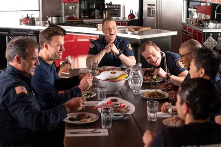 
‘9-1-1’ ‘s Peter Krause, Oliver Stark, Ryan Guzman and Kenneth Choi Recount the Show’s Craziest Calls 