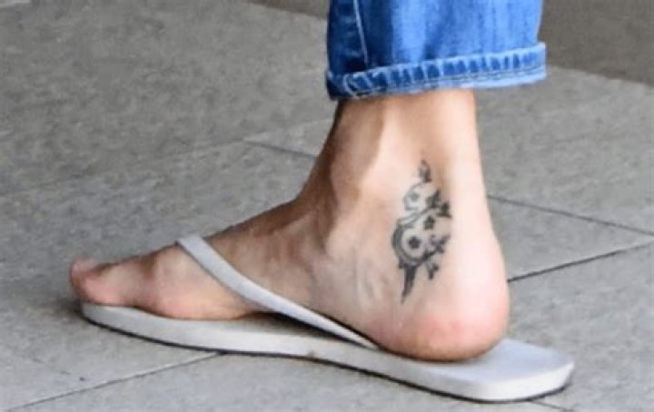 A Closer Look Reveals That Gisele Bündchen’s Foot Tattoo Has Been Altered