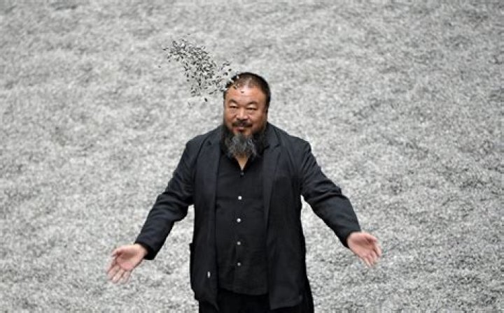 Ai Weiwei Biography - Facts, Childhood, Family Life & Achievements
