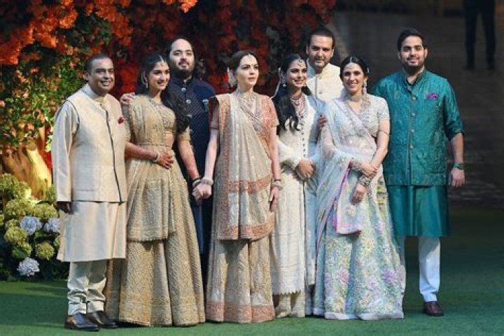 Akash Ambani Height, Weight, Net Worth, Age, Birthday, Wikipedia, Who, Instagram, Biography