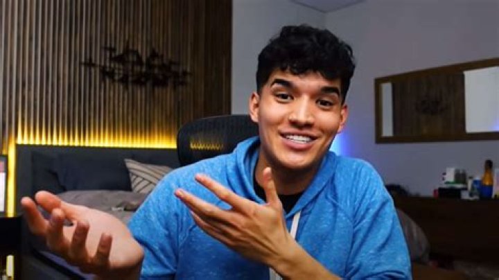 
Alex Wassabi (aka Alex Burriss) Age, Girlfriend, Brother, Net Worth 