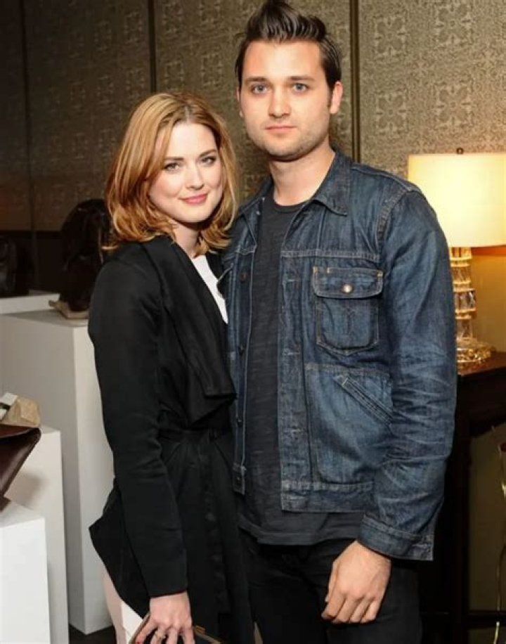 Alexandra Breckenridge Height, Weight, Net Worth, Age, Birthday, Wikipedia, Who, Nationality, Biography