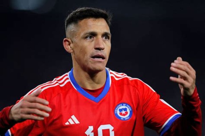 Alexis Sanchez Biography - Facts, Childhood, Family Life & Achievements