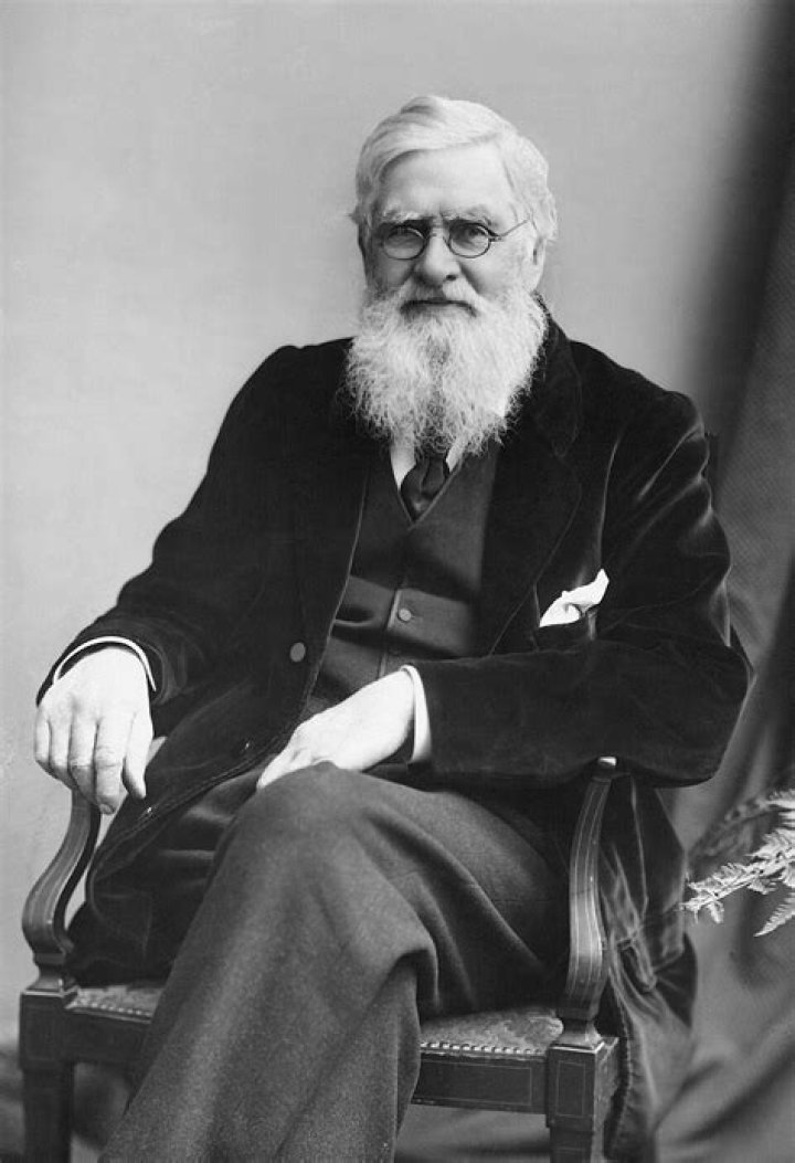 Alfred Russel Wallace Biography - Childhood, Life Achievements & Timeline