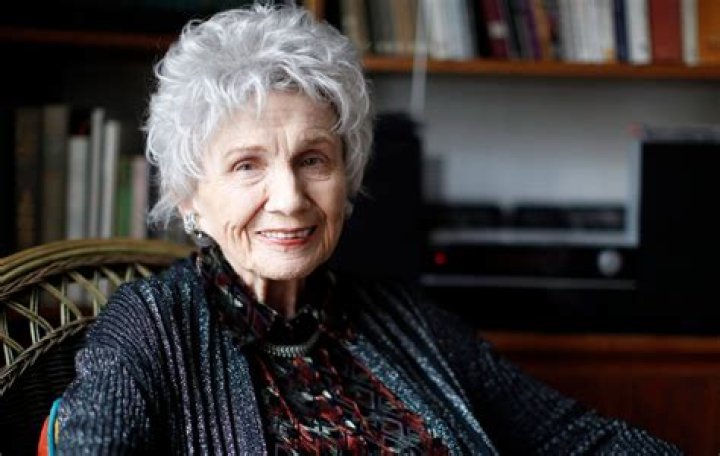 Alice Munro Biography - Facts, Childhood, Family Life & Achievements
