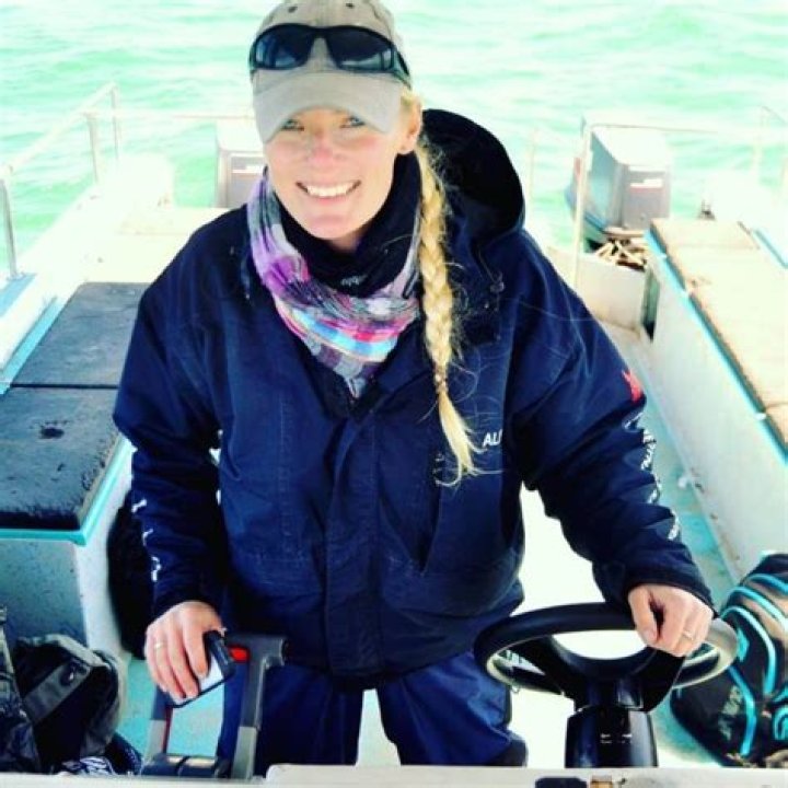 10 Amazing Bodies of Discovery Channel Stars