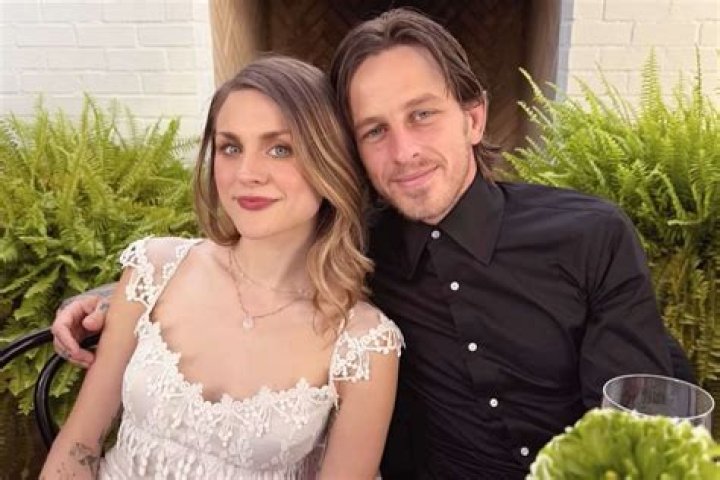 Amy Schumer Had A Blast At Jennifer Lawrence’s Wedding This Past Weekend