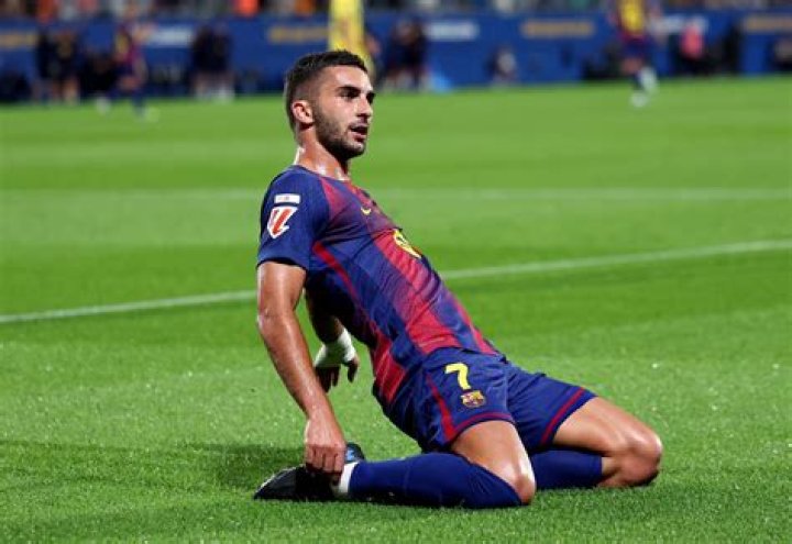 Are Ferran Torres and Fernando Torres related?