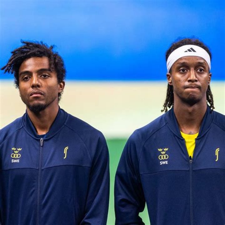 Are the Ymer brothers twins? What’s the age difference between Mikael Ymer and Elias Ymer?