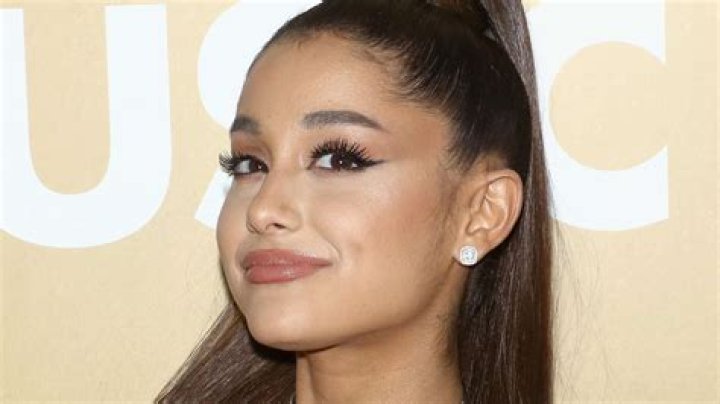 Ariana Grande Reunites With Her Estranged Dad On Thanksgiving – Spends The Holiday With Both Parents For The First Time In 18 Years!