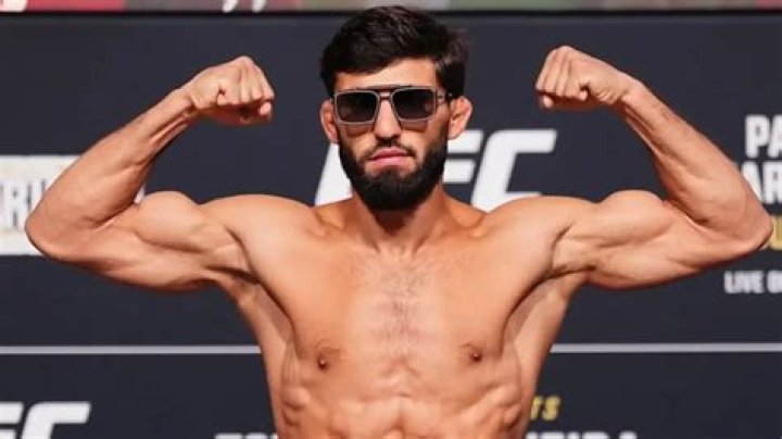 Ariel Helwani Height, Weight, Net Worth, Age, Birthday, Wikipedia, Who, Nationality, Biography