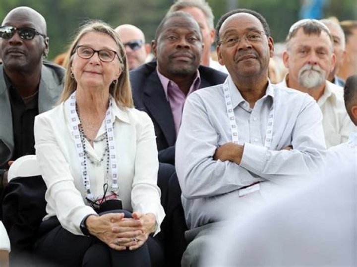 
As the ESPN documentary takes a closer look, Charles Jeter, Derek Jeter’s father, details provided. 