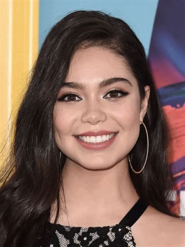 Auli’i Cravalho Wiki, Boyfriend, Age, Net worth, Height & Parents