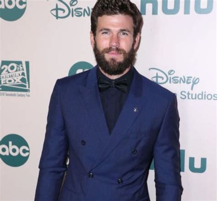 Austin Stowell Net Worth