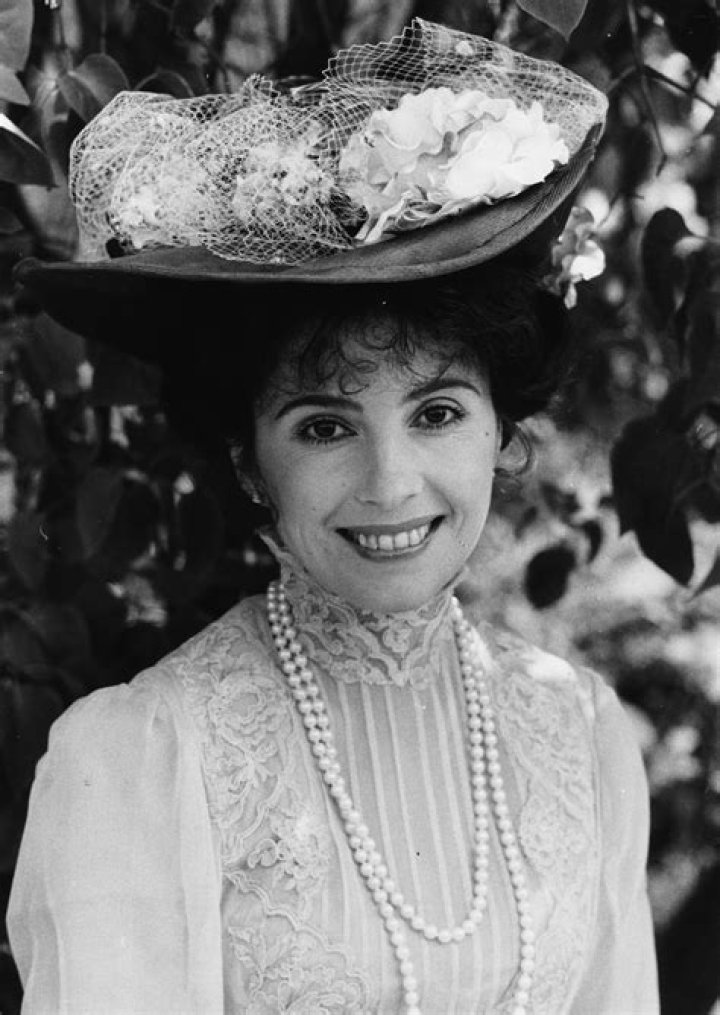 Barbara Parkins Height, Weight, Net Worth, Age, Birthday, Wikipedia, Who, Nationality, Biography