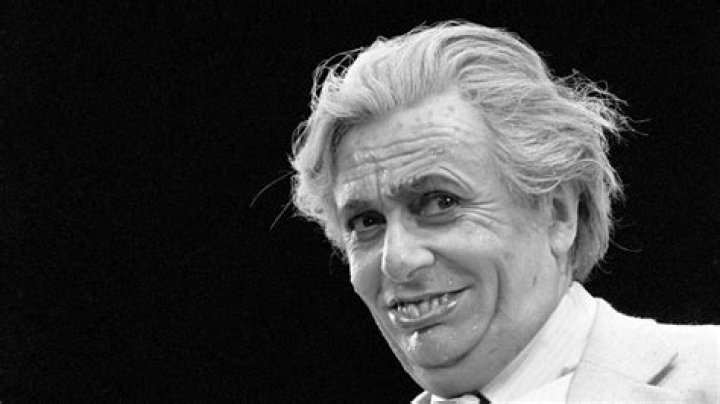 Barry Humphries Biography - Facts, Childhood, Family Life & Achievements