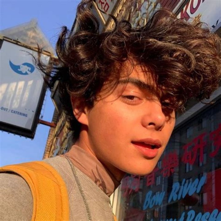 Benoftheweek Biography - Facts, Childhood, Family Life & Achievements