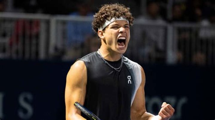 Bernabé Zapata Miralles parents: Who are his father and mother?