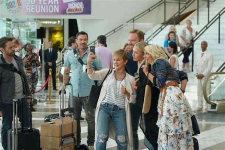 BH90210 Teaser Features The Gang At The Peach Pit – Tori Spelling And Brian Austin Green Share Kiss