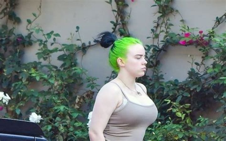 Billie Lourd Bra Size, Age, Weight, Height, Measurements