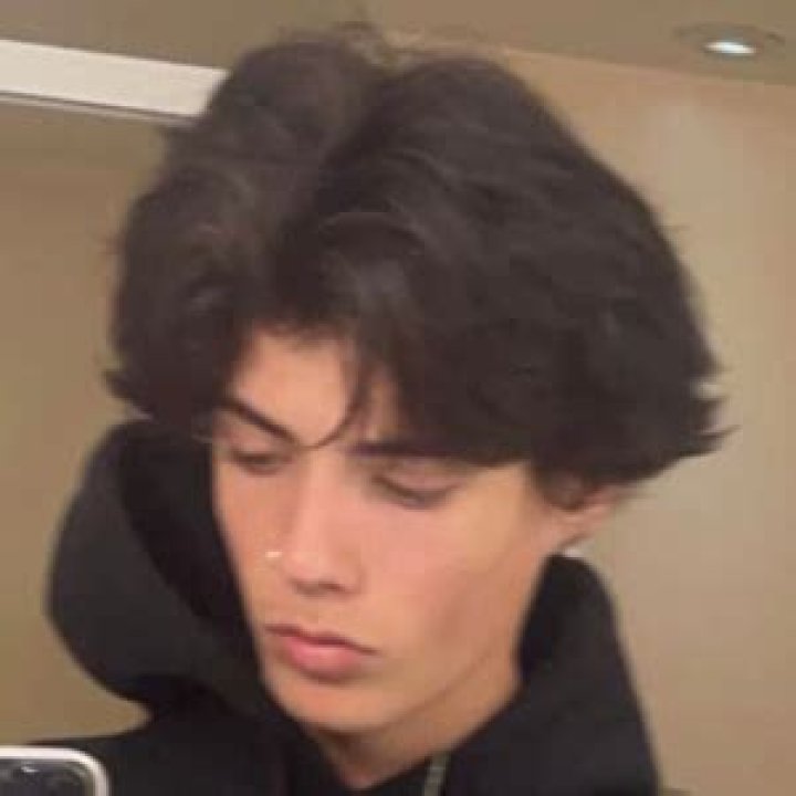 Brody Dempsey Biography - Facts, Childhood, Family Life & Achievements