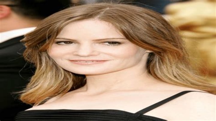 
Cari Leigh Height, Weight, Net Worth, Age, Birthday, Wikipedia, Who, Nationality, Biography 