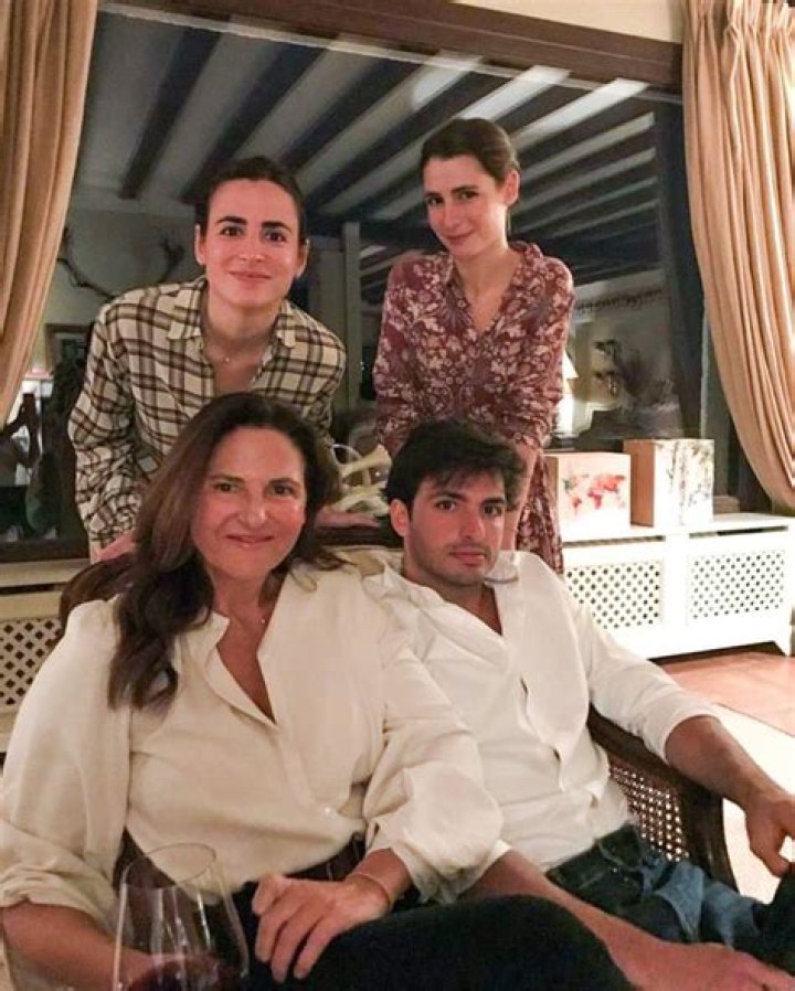 Carlos Sainz Jr. siblings: Blanca Sainz, Antonio Sainz