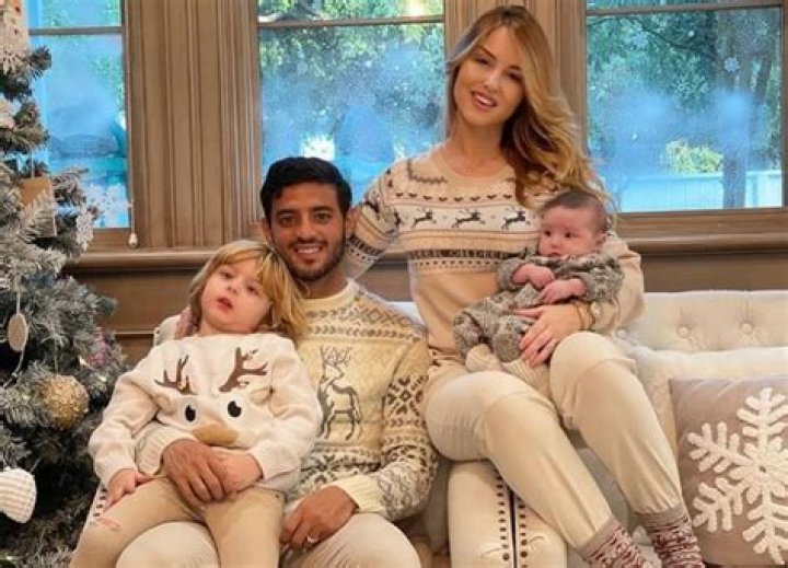Carlos Vela is not Married. Dating Girlfriend: Saioa Cañibano. Kids: Romeo, India.