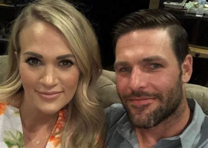 Carrie Underwood Self Conscious About Scar — Will Have More Plastic Surgery, Report