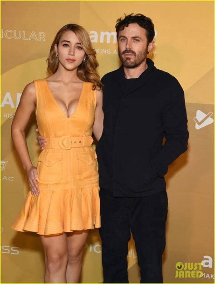
Caylee Cowan And Casey Affleck Dating Life And Age Difference, How Old Is His Girlfriend? 
