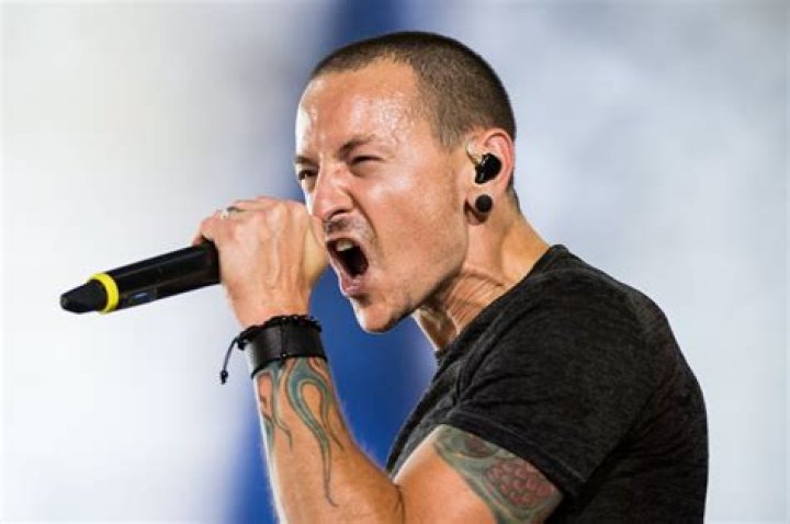 Chester Bennington Biography - Facts, Childhood, Family, Achievements & Death