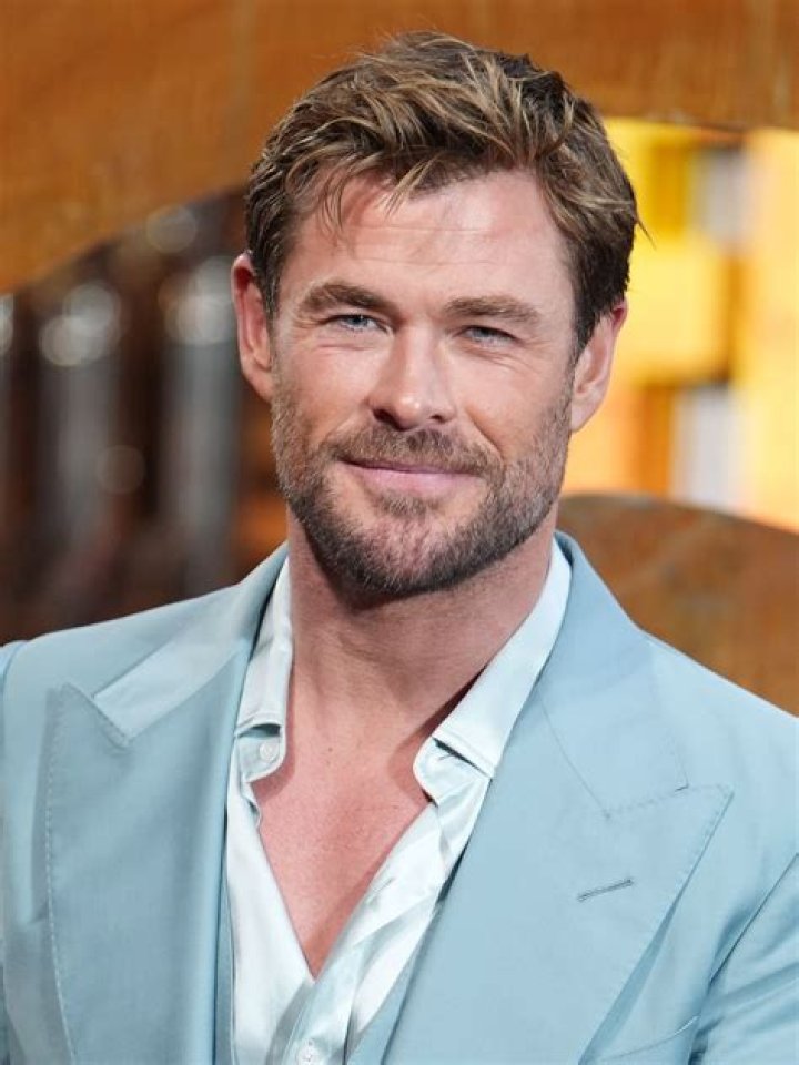 Chris Hemsworth Biography - Facts, Childhood, Family Life & Achievements