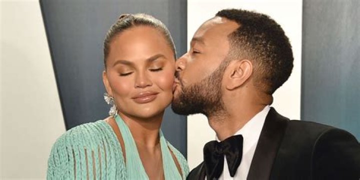 Chrissy Teigen Claps Back At Hater Threatening And Insulting Her!