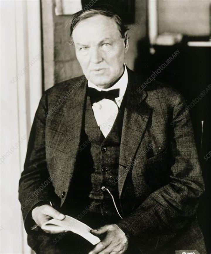 Clarence Darrow Biography - Childhood, Life Achievements & Timeline