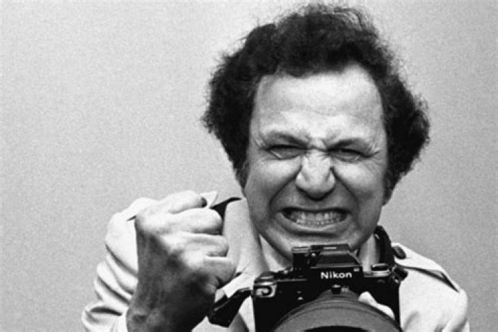 Controversial Hollywood paparazzo Ron Galella dies at 91