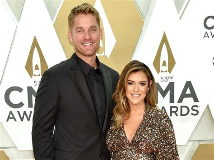Country Singer Brett Young And Wife Taylor Mills Expecting First Child See Their Cute Announcement