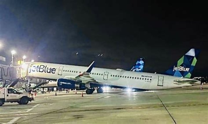 Couple kicked off JetBlue flight video