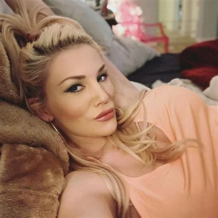 Courtney Stodden Has A Self-Love Corner In Her Bedroom — Hello Beautiful!