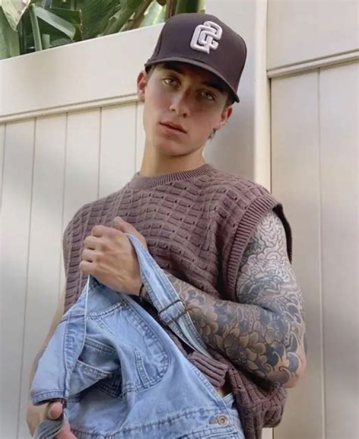 Dakota Lewis – Bio, Facts, Family Life, Achievements