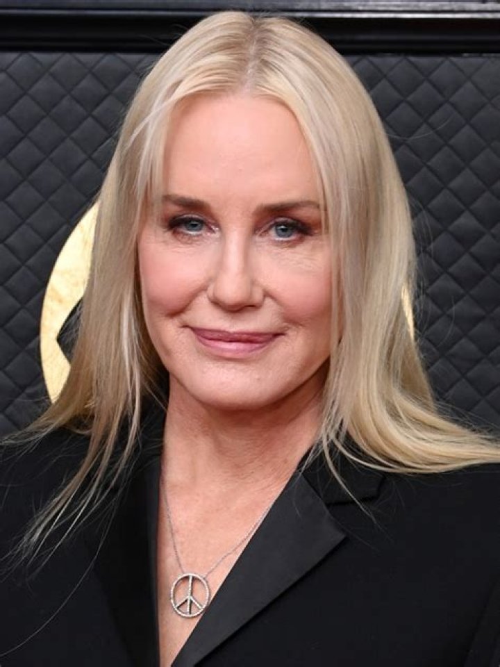 Daryl Hannah Biography - Facts, Childhood, Family Life & Achievements