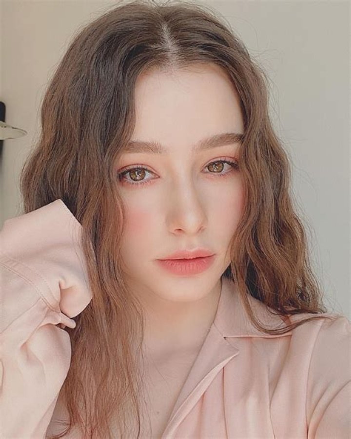 
Dasha Taran Wiki: Age, Height, Ethnicity, Family, Boyfriend, Wealth 