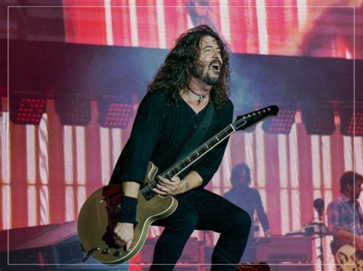 Dave Grohl Biography - Facts, Childhood, Family Life & Achievements