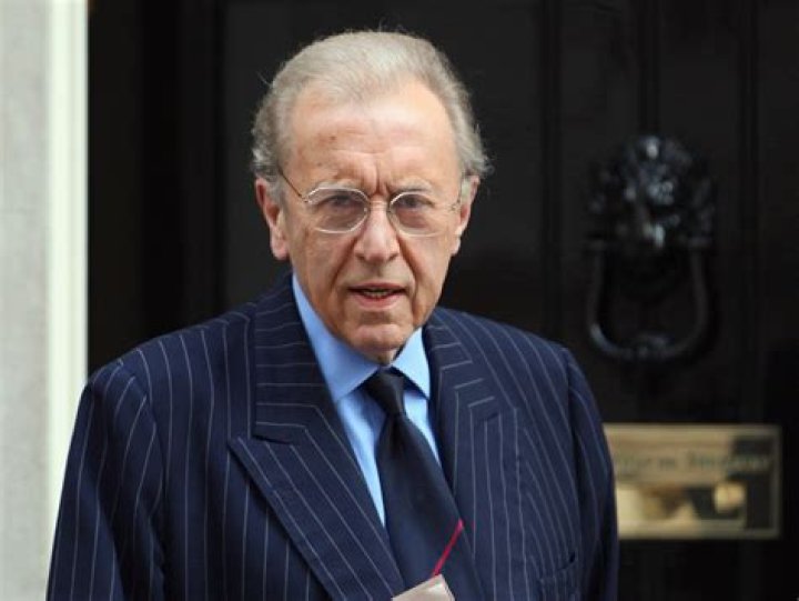 David Frost Biography - Facts, Childhood, Family Life & Achievements