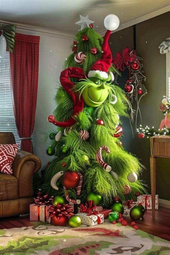 Dax Shepard Shows Off Kristen Bell’s ‘Genius’ Grinch-Inspired Christmas Tree
