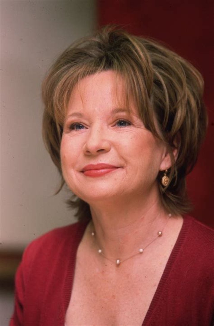Debra Jo Rupp Biography - Facts, Childhood, Family Life & Achievements of Actress.