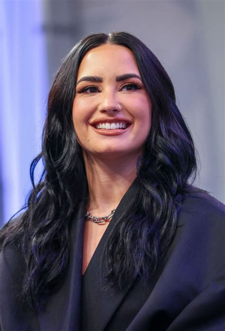 Demi Lovato Biography - Facts, Childhood, Family Life & Achievements