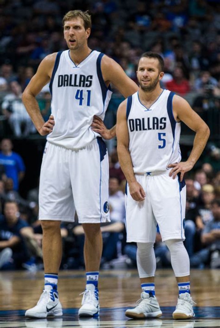 How tall is Dirk Nowitzki?