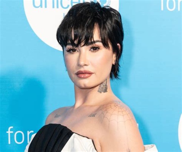 Disney Channel Star Demi Lovato Shares Swimsuit Photo and Feels “So Grateful” — Celebwell